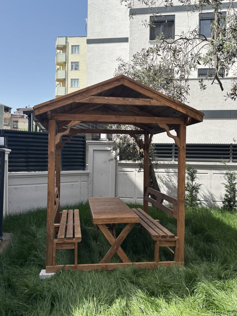 Ahşap Çatılı Piknik Masası - görünüm 2